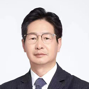 何方 四川大学华西公共卫生学院教授，博士生导师
中国食品科学技术学会乳酸菌分会理事
中国营养学会老年分会委员
中国营养学会益生菌益生元与健康分会委员
四川省营养学会老年分会副主任委员